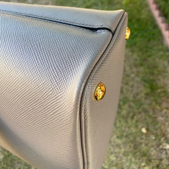 Authentic Prada saffiano leather panier bucket bag - Picture 8 of 17